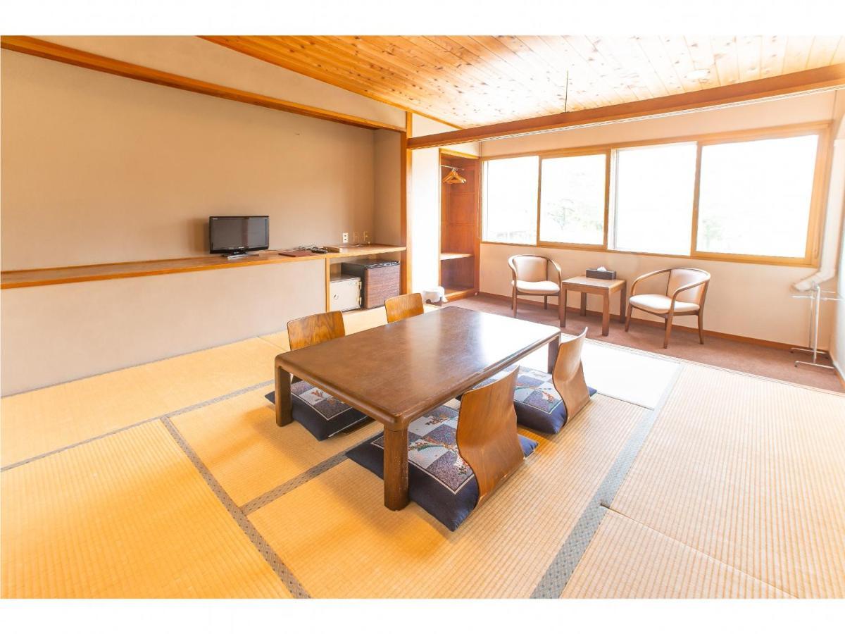 Nomad Hakuba Bed and Breakfast Buitenkant foto